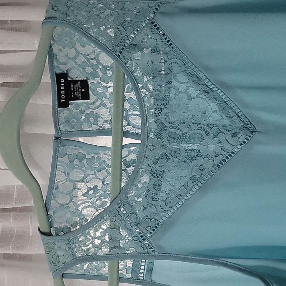 Torrid Tank - Picture 4 of 4